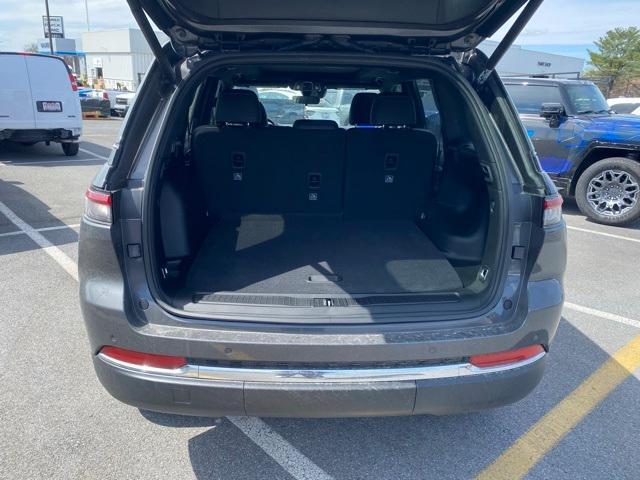 new 2025 Jeep Grand Cherokee car, priced at $42,500