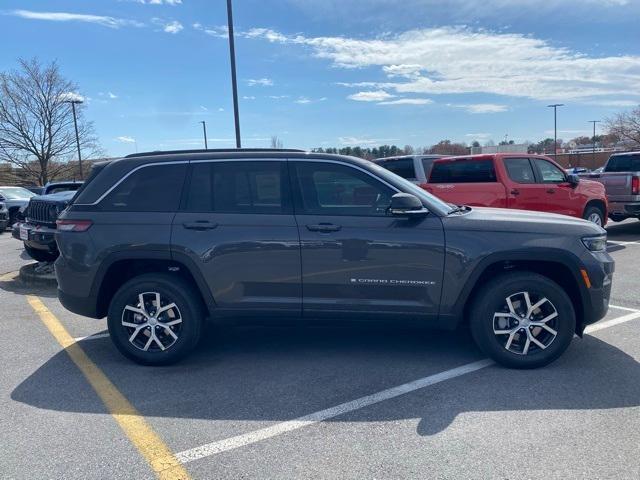 new 2025 Jeep Grand Cherokee car, priced at $42,500