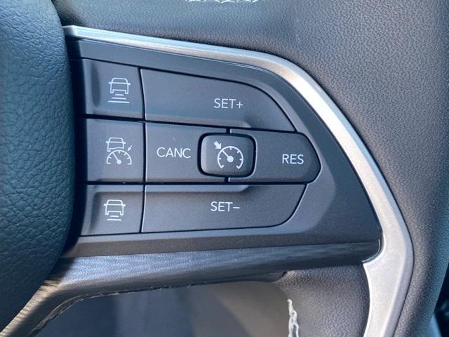 new 2025 Jeep Grand Cherokee car, priced at $37,500