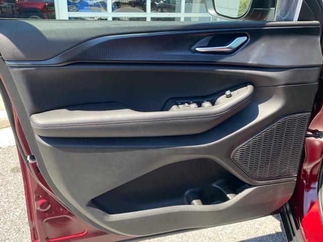 new 2025 Jeep Grand Cherokee car, priced at $37,500