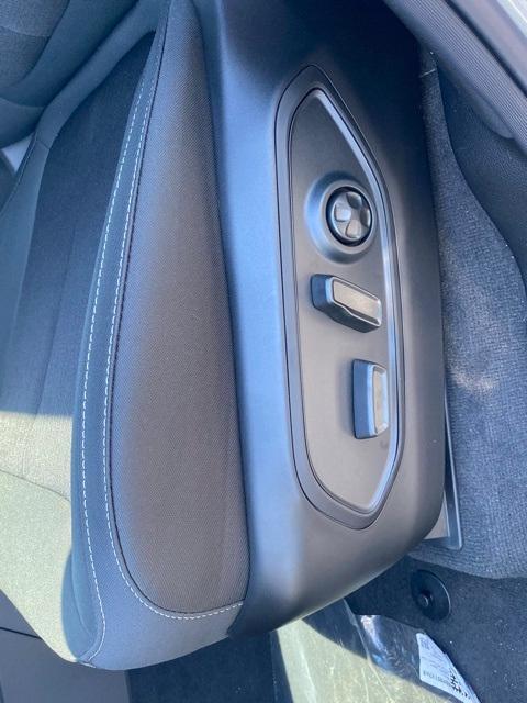 new 2025 Jeep Grand Cherokee car, priced at $37,500