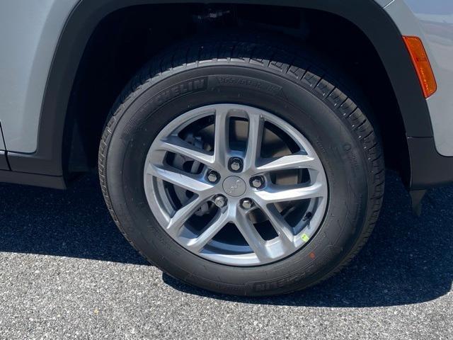 new 2025 Jeep Grand Cherokee car, priced at $37,500