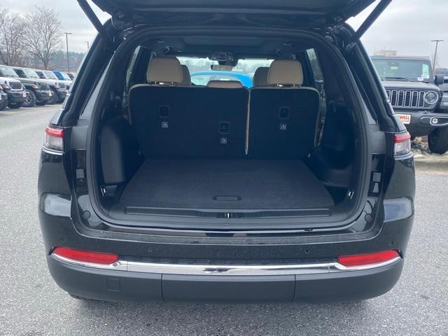 new 2025 Jeep Grand Cherokee car, priced at $43,000