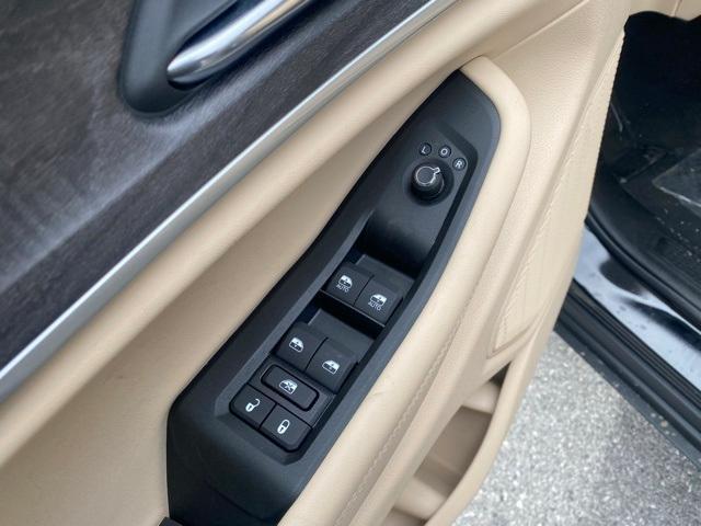 new 2025 Jeep Grand Cherokee car, priced at $43,000