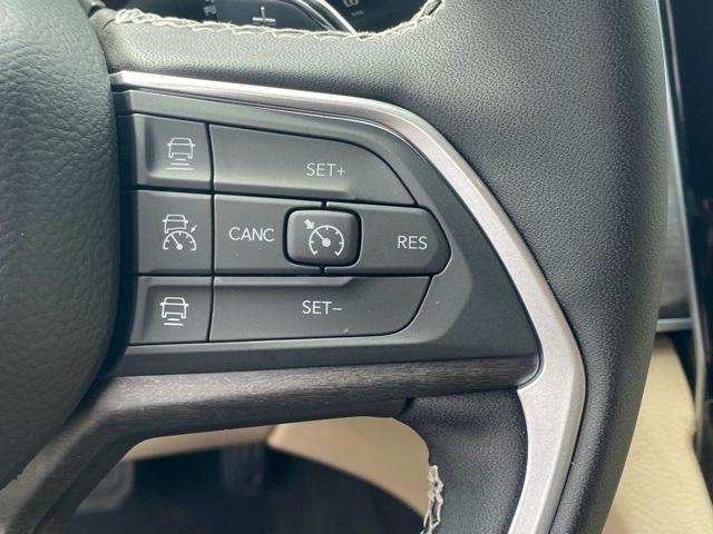 new 2025 Jeep Grand Cherokee car, priced at $43,000