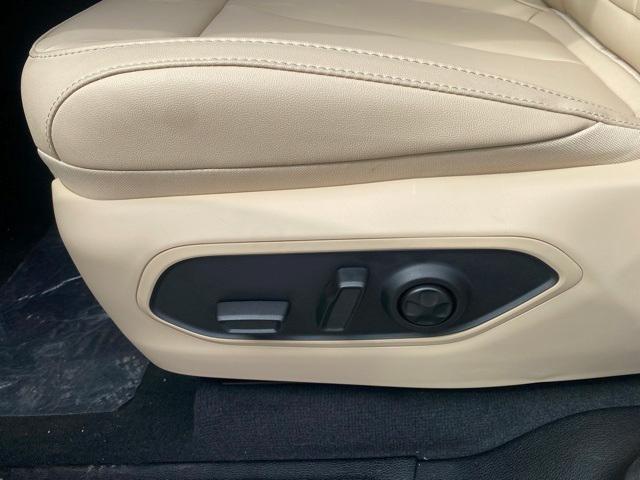 new 2025 Jeep Grand Cherokee car, priced at $43,000