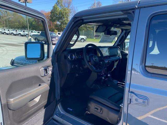 new 2025 Jeep Gladiator car, priced at $44,900