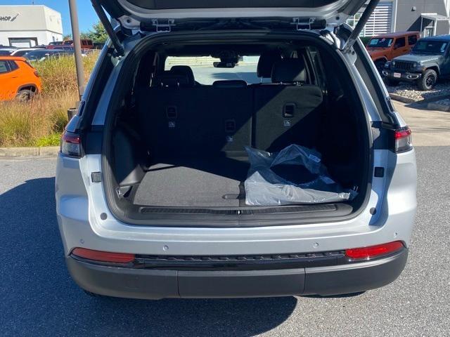 new 2025 Jeep Grand Cherokee car, priced at $40,750