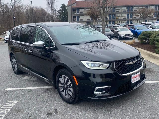 used 2023 Chrysler Pacifica Hybrid car, priced at $28,356