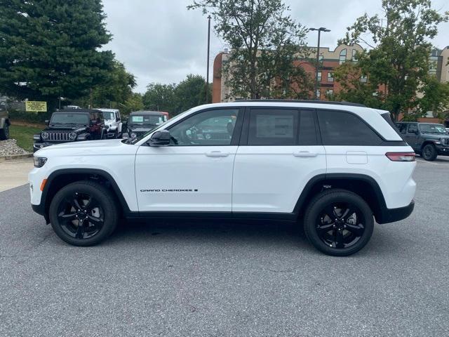 new 2025 Jeep Grand Cherokee car, priced at $47,000