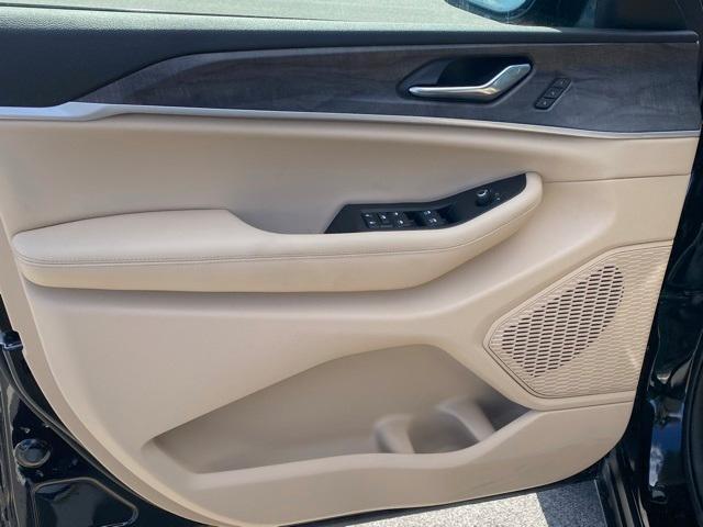 new 2025 Jeep Grand Cherokee car, priced at $45,000