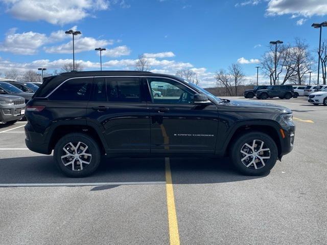 new 2025 Jeep Grand Cherokee car, priced at $45,000