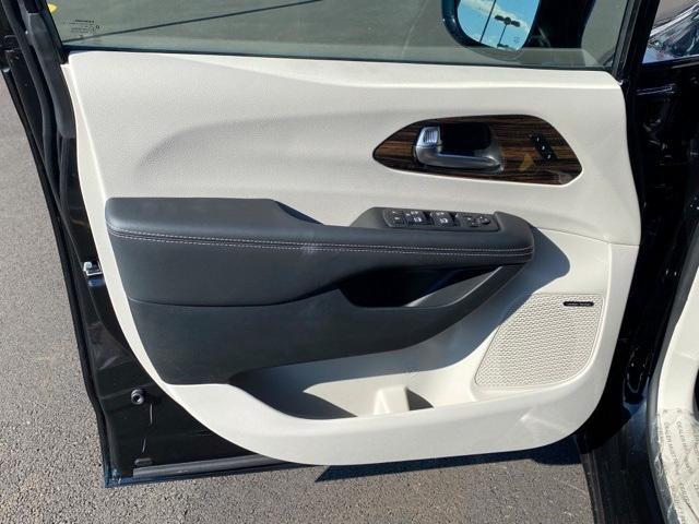 new 2023 Chrysler Pacifica car, priced at $44,500