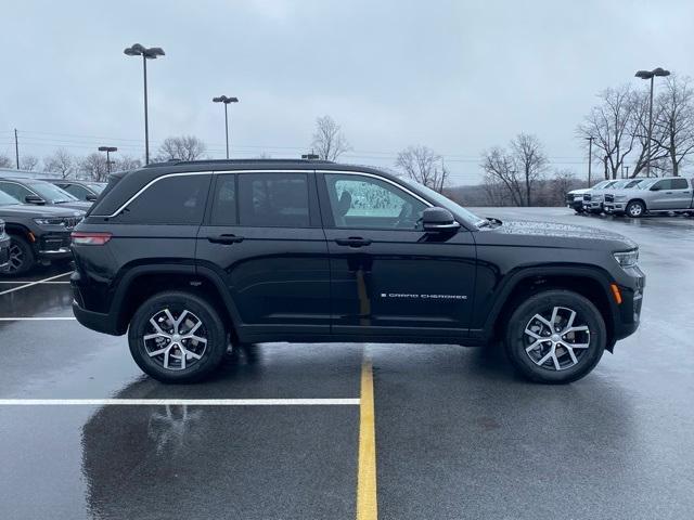 new 2025 Jeep Grand Cherokee car, priced at $43,000
