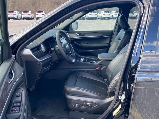 new 2025 Jeep Grand Cherokee car, priced at $43,050