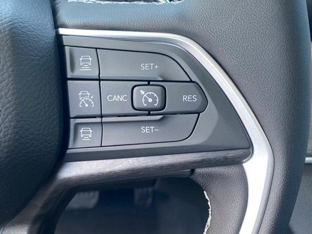 new 2025 Jeep Grand Cherokee car, priced at $43,000