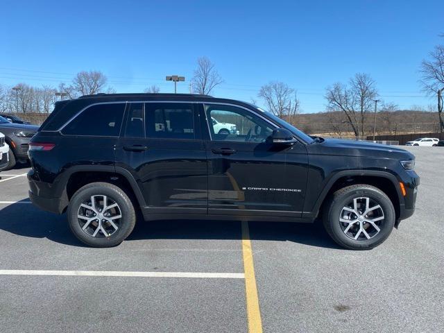 new 2025 Jeep Grand Cherokee car, priced at $42,500