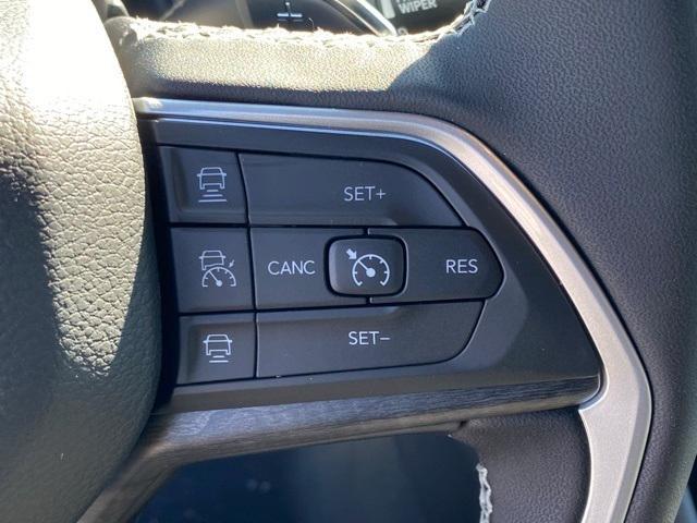new 2025 Jeep Grand Cherokee car, priced at $42,500