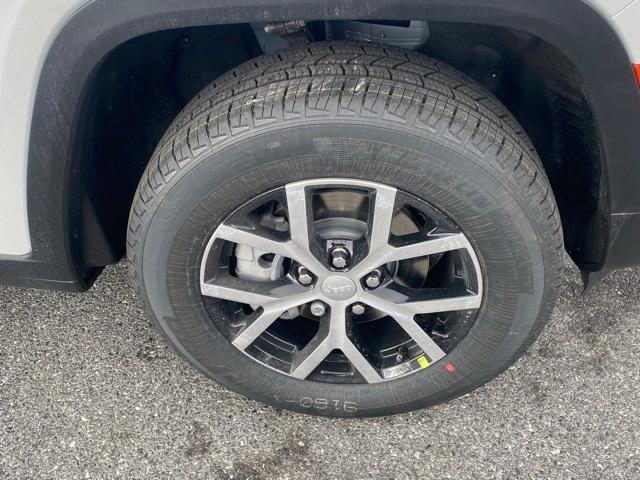new 2025 Jeep Grand Cherokee car, priced at $45,000