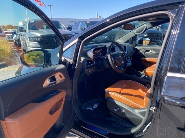 new 2026 Chrysler Pacifica Hybrid car, priced at $62,690