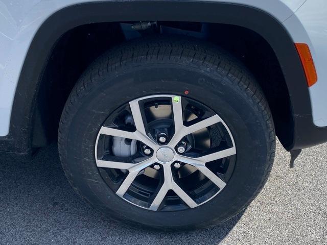new 2025 Jeep Grand Cherokee car, priced at $43,050
