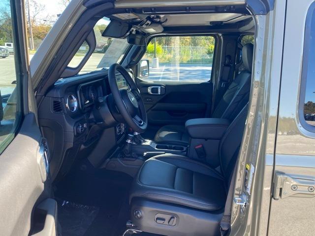 new 2025 Jeep Gladiator car, priced at $44,745