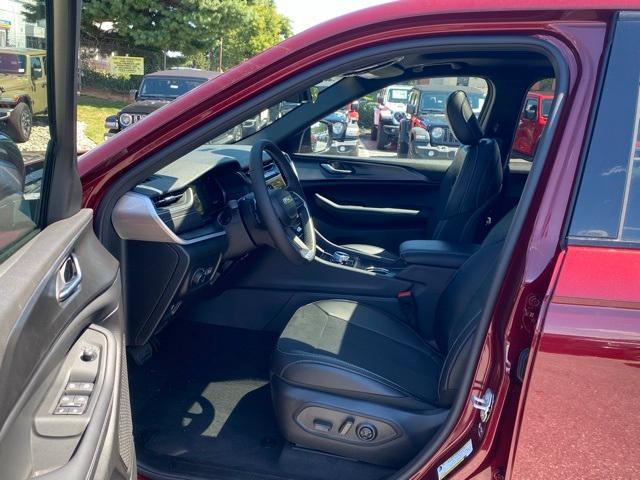 new 2025 Jeep Grand Cherokee L car, priced at $41,200