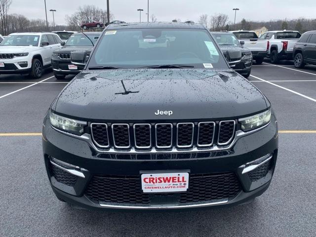 new 2025 Jeep Grand Cherokee car, priced at $43,000