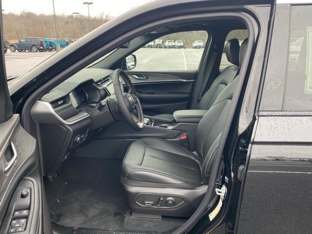 new 2025 Jeep Grand Cherokee car, priced at $43,000