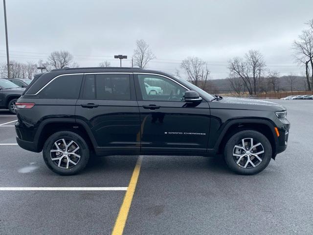 new 2025 Jeep Grand Cherokee car, priced at $43,000