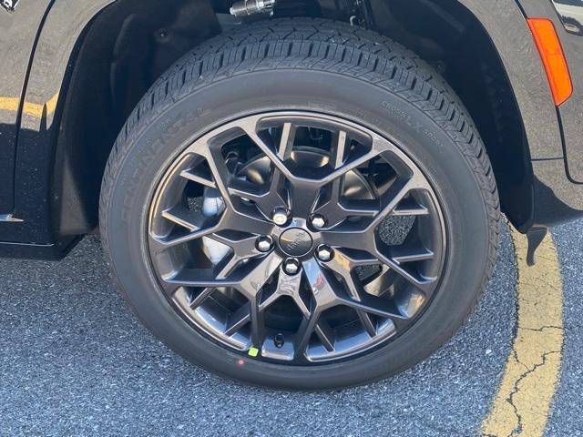 new 2025 Jeep Grand Cherokee car, priced at $60,745