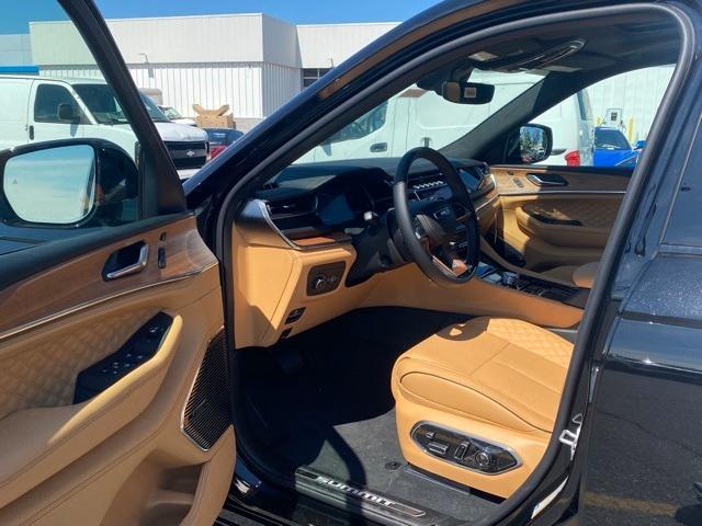 new 2025 Jeep Grand Cherokee car, priced at $60,745