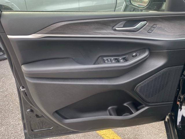 new 2025 Jeep Grand Cherokee L car, priced at $52,995