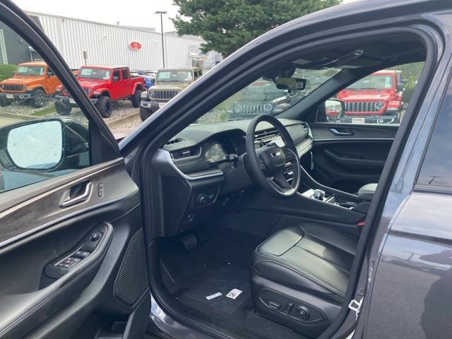 new 2025 Jeep Grand Cherokee car, priced at $43,750