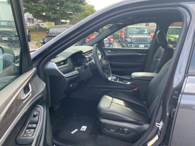 new 2025 Jeep Grand Cherokee car, priced at $43,750