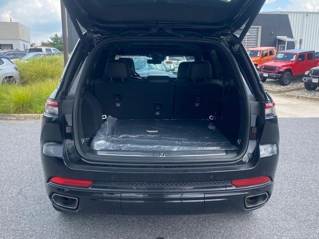 new 2025 Jeep Grand Cherokee car, priced at $62,500