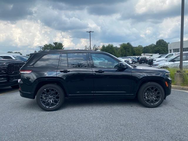 new 2025 Jeep Grand Cherokee car, priced at $62,500