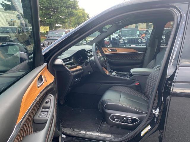 new 2025 Jeep Grand Cherokee car, priced at $62,500