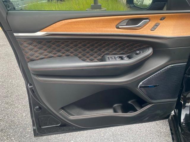 new 2025 Jeep Grand Cherokee car, priced at $62,500