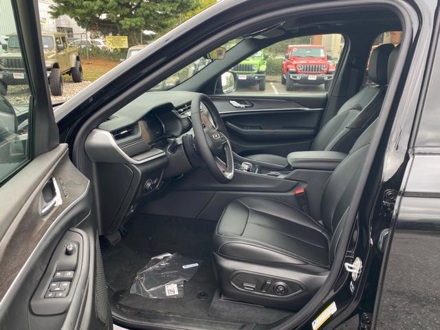 new 2025 Jeep Grand Cherokee car, priced at $43,400