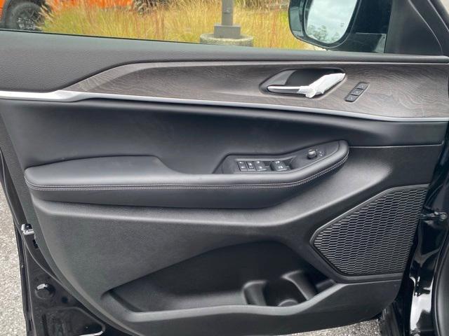 new 2025 Jeep Grand Cherokee car, priced at $43,400