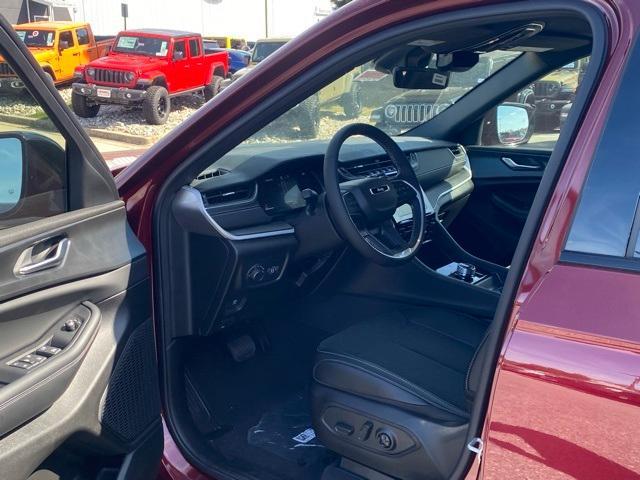 new 2025 Jeep Grand Cherokee car, priced at $39,314