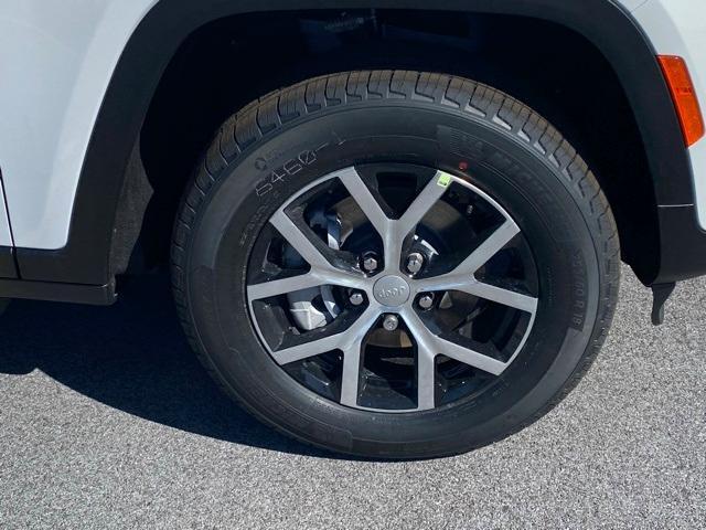 new 2025 Jeep Grand Cherokee car, priced at $42,000