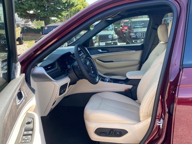 new 2025 Jeep Grand Cherokee car, priced at $50,345