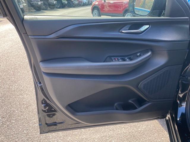 new 2025 Jeep Grand Cherokee car, priced at $47,065