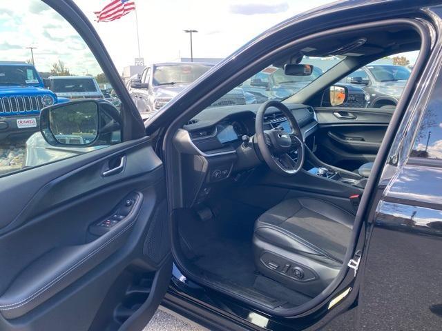 new 2025 Jeep Grand Cherokee car, priced at $47,065