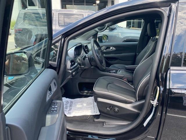 new 2025 Chrysler Pacifica Hybrid car, priced at $56,256
