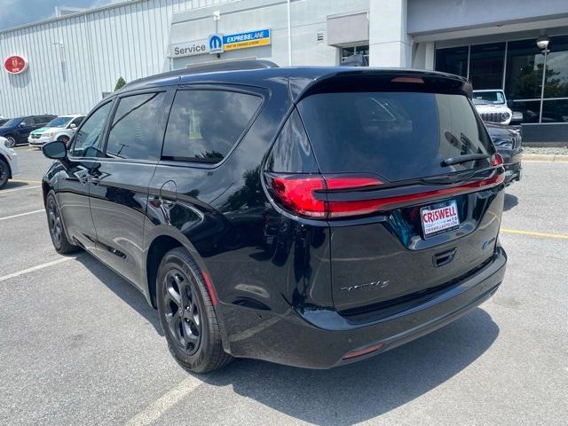 new 2025 Chrysler Pacifica Hybrid car, priced at $56,256