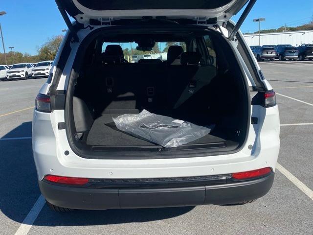 new 2025 Jeep Grand Cherokee car, priced at $40,323