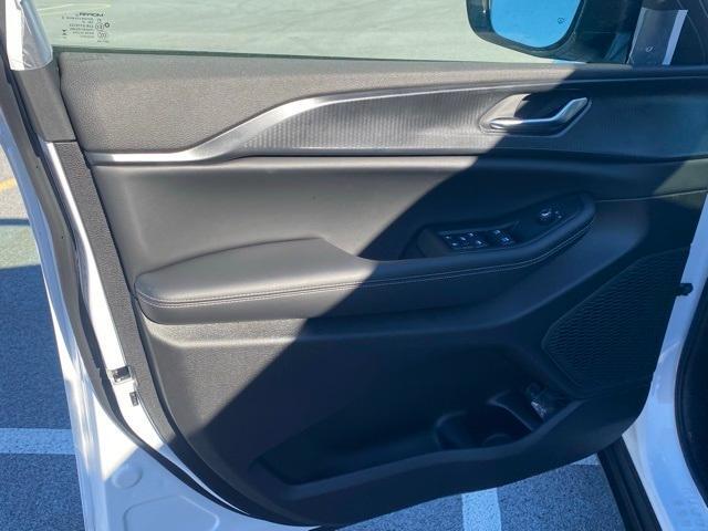 new 2025 Jeep Grand Cherokee car, priced at $40,323